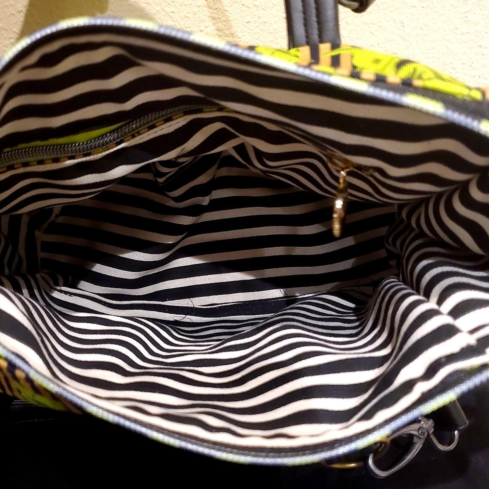 Small Handbag - Picture 3 of 3